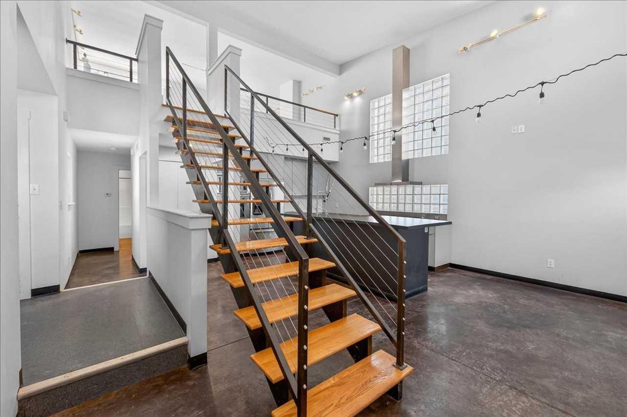 1960 Bellefontaine St - Photo 3 of 14