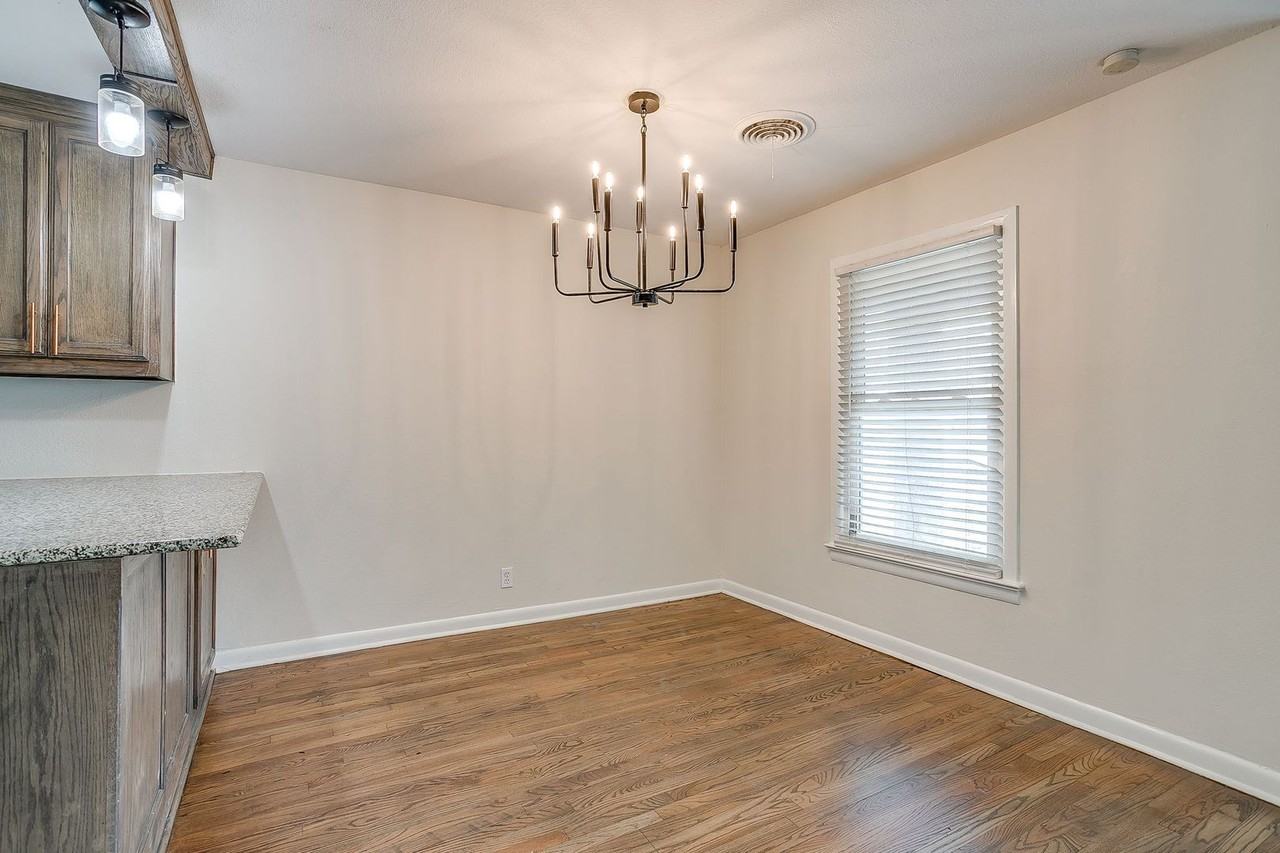 4737 Houghton Ave - Photo 5 of 20