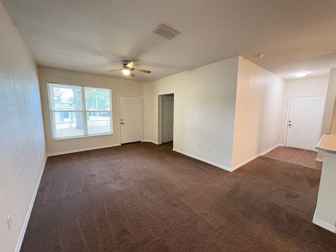 1003 1003 Heminway Circle - Photo 3 of 12