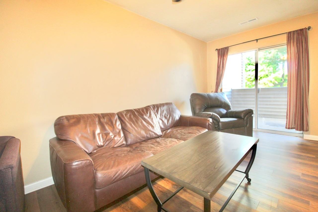 1468 Bradley Dr - Photo 4 of 6