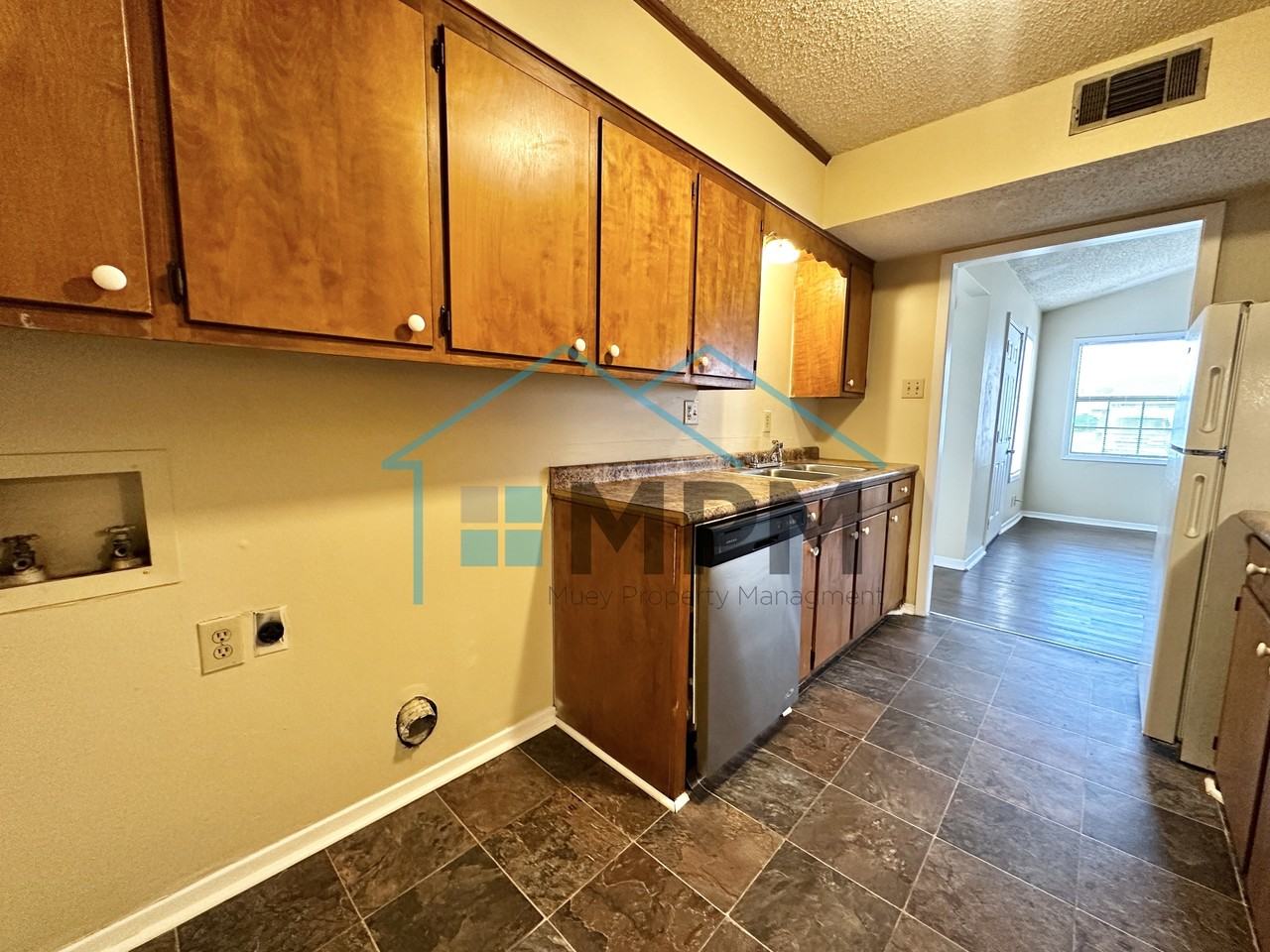 83 Colonial Dr #C - Photo 7 of 8