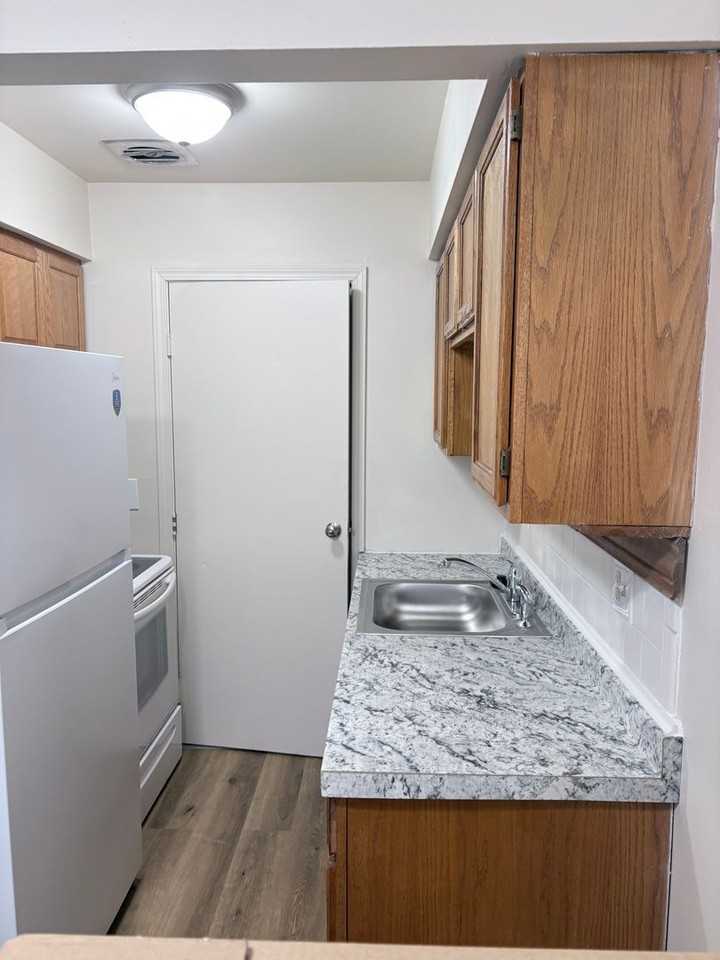 1197 S Alex Rd #C - Photo 2 of 5