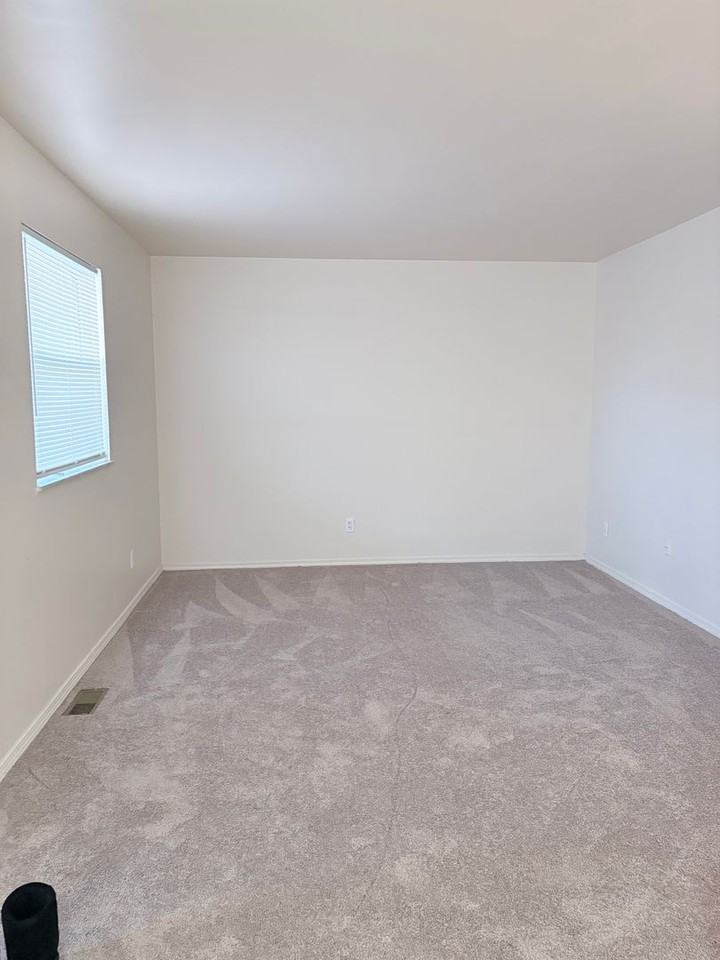 1197 S Alex Rd #C - Photo 3 of 5