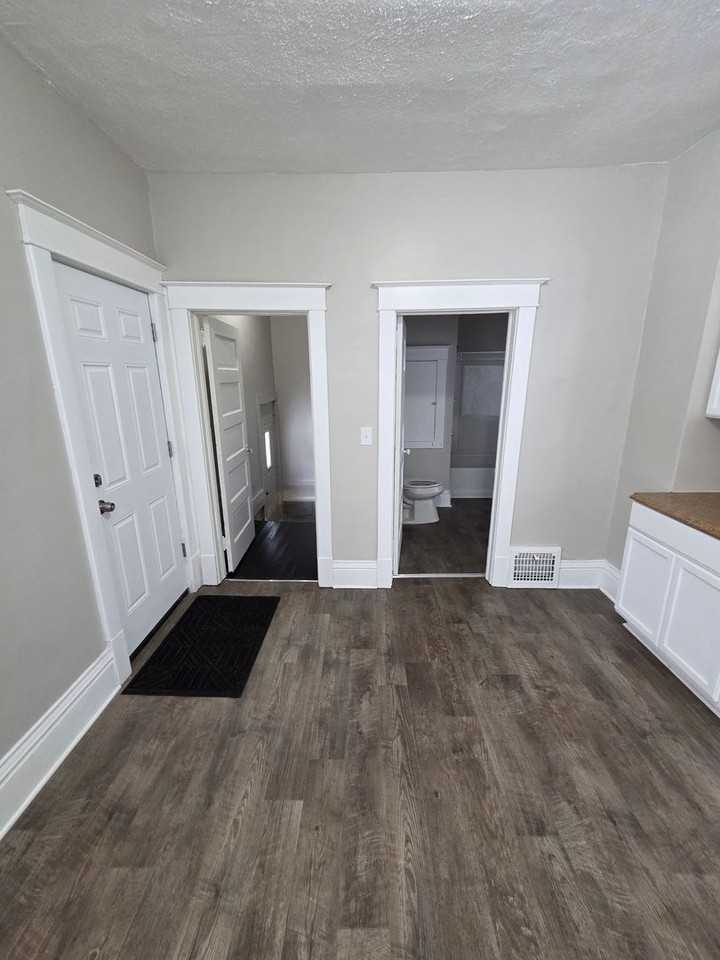 295 Mason Ave - Photo 6 of 13