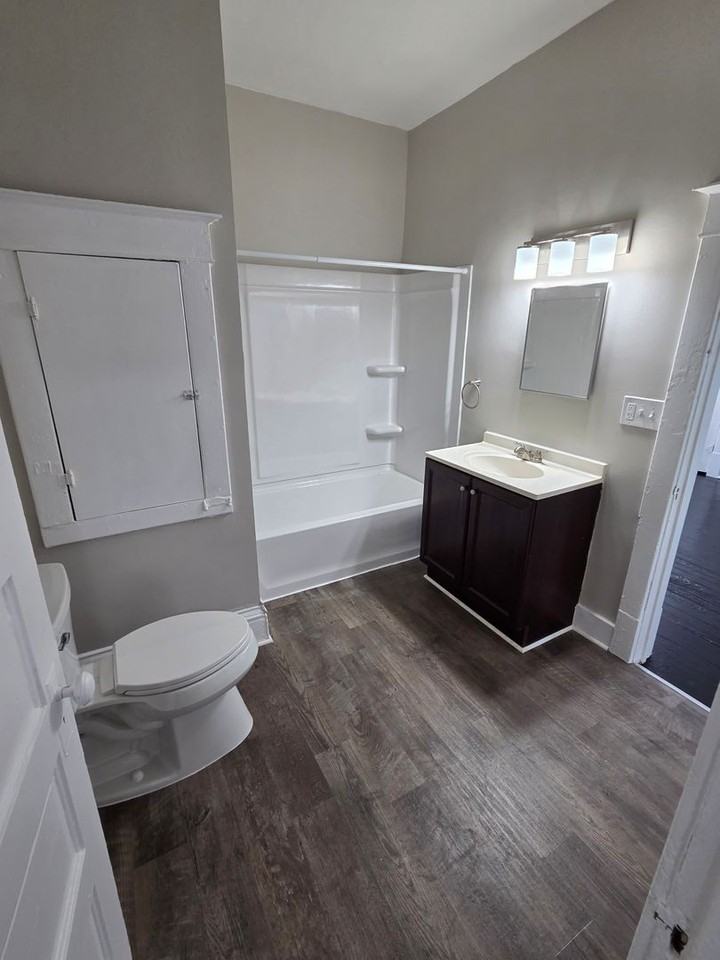 295 Mason Ave - Photo 7 of 13