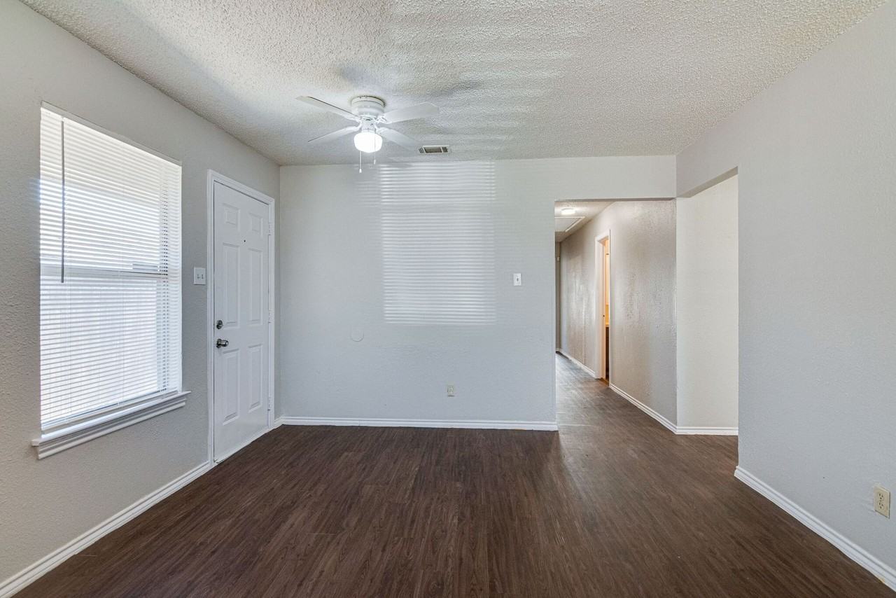 3406 Heritage Ln - Photo 6 of 26