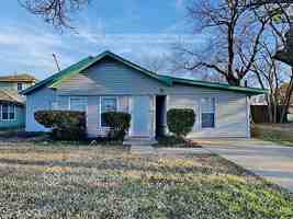 featured image of 905 E Crockett St