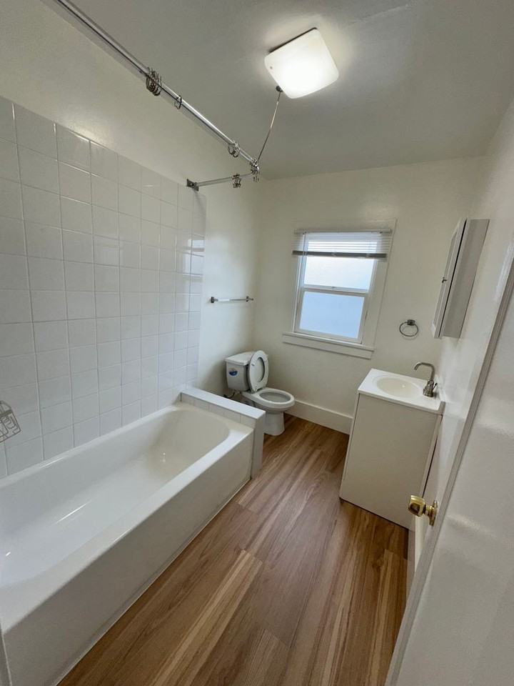 2500 Grant St - Photo 4 of 12