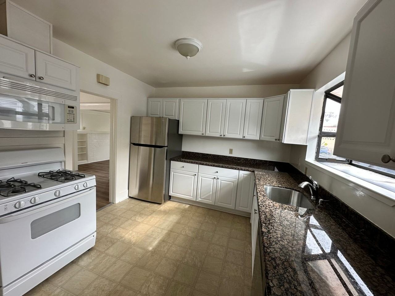 2500 Grant St - Photo 6 of 12