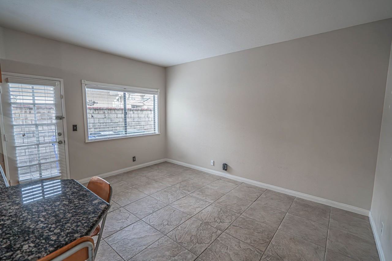 22814 Fir Ct - Photo 7 of 25