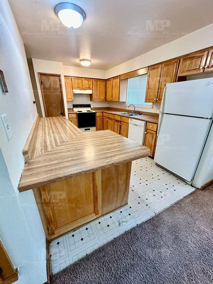 1109 Fairview Dr - Photo 3 of 19