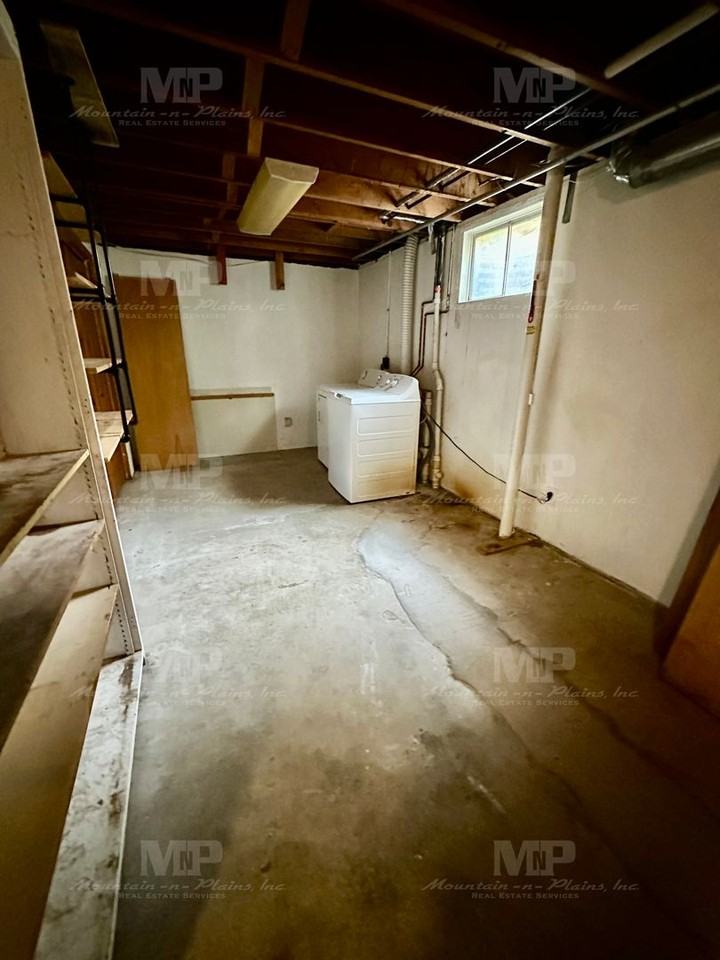 1109 Fairview Dr - Photo 5 of 19