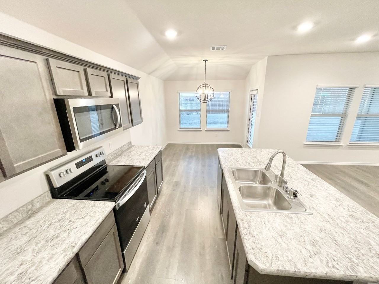 1125 Silver Maple Ln - Photo 7 of 44