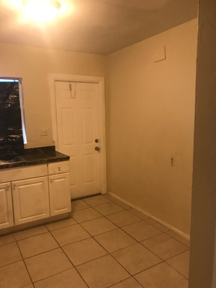 1337 Nw 8th Ave - Photo 5 of 19