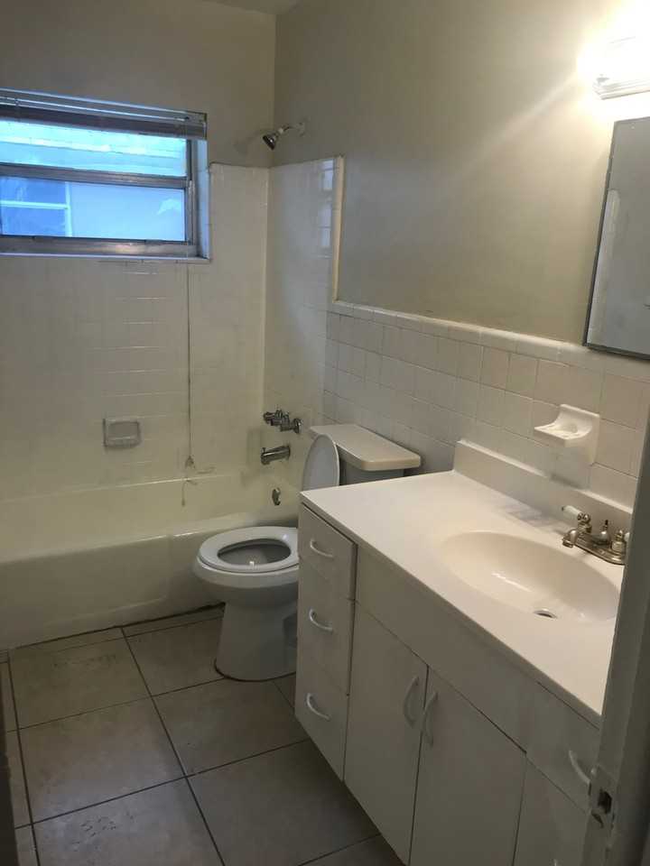 1337 Nw 8th Ave - Photo 6 of 19