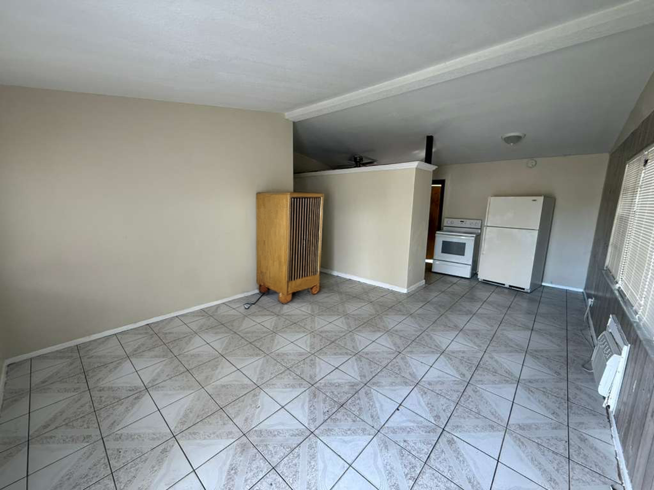 1612 Nw 15th Ct - Photo 2 of 10