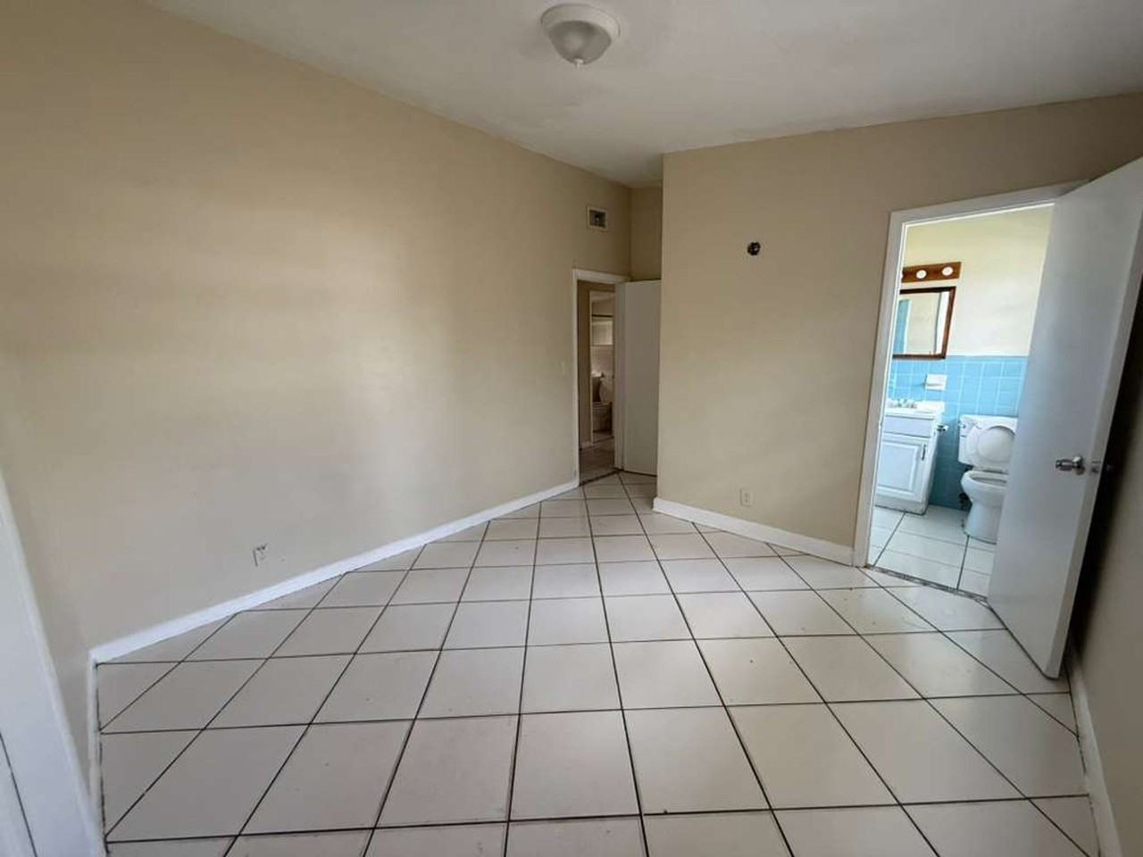 1612 Nw 15th Ct - Photo 5 of 10