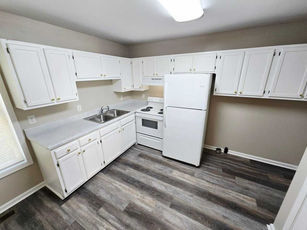 1016 Washington St #D - Photo 3 of 10