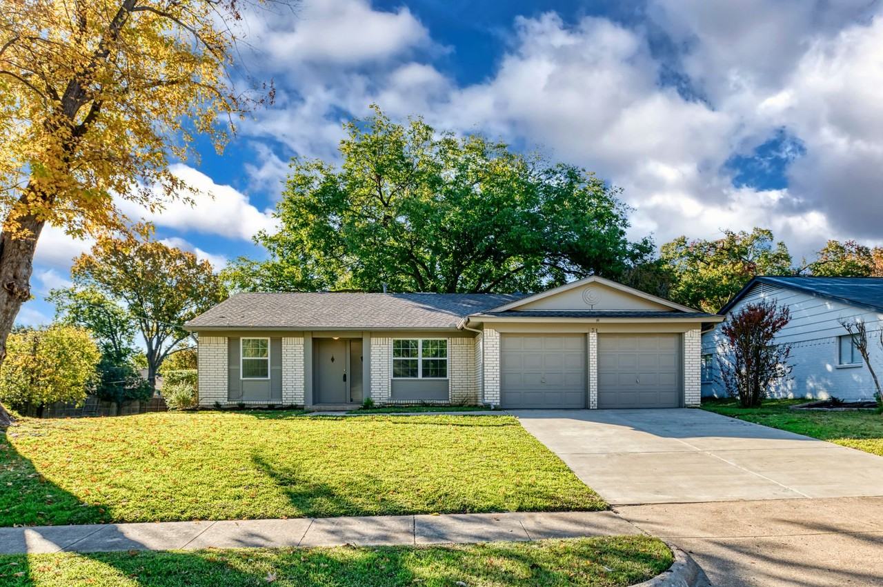 731 Brentwood Ln - Photo 2 of 16