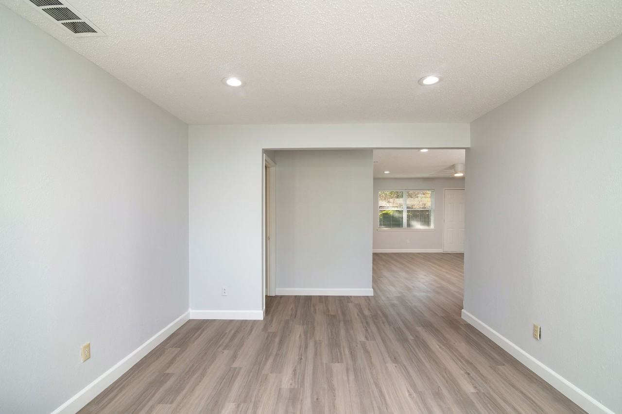 731 Brentwood Ln - Photo 4 of 16