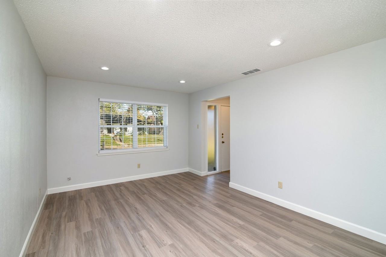 731 Brentwood Ln - Photo 6 of 16