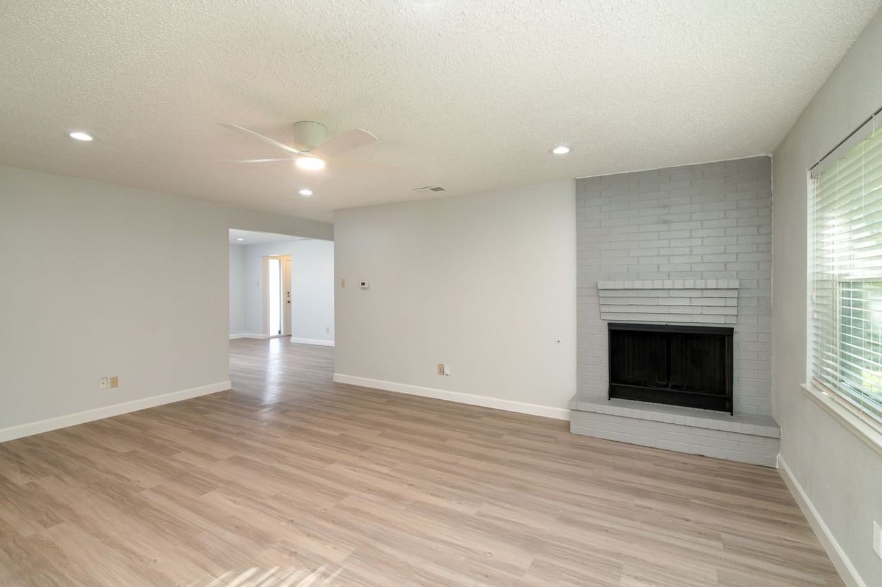 731 Brentwood Ln - Photo 7 of 16