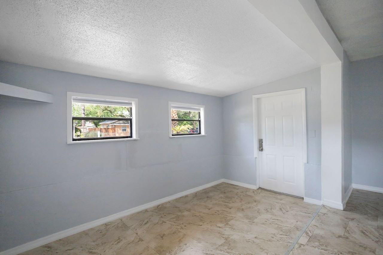 9405 N 19th St - Photo 2 of 34