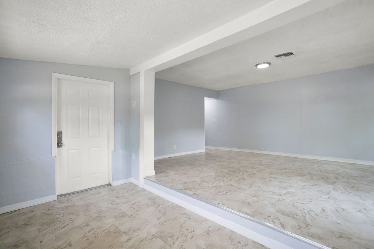 9405 N 19th St - Photo 5 of 34