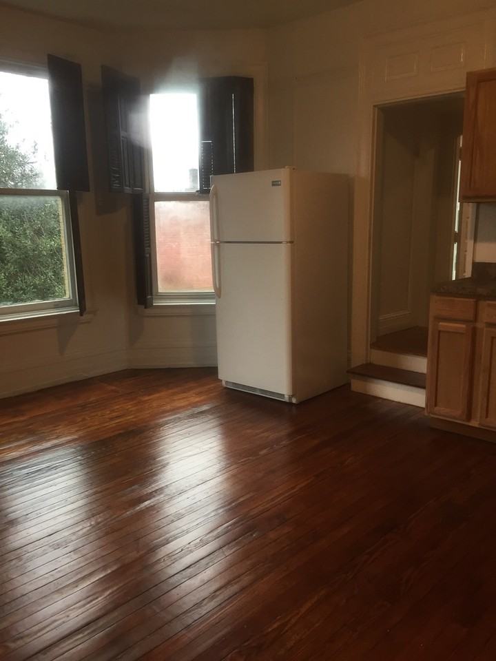 105 W Jackson St #2 - Photo 6 of 12