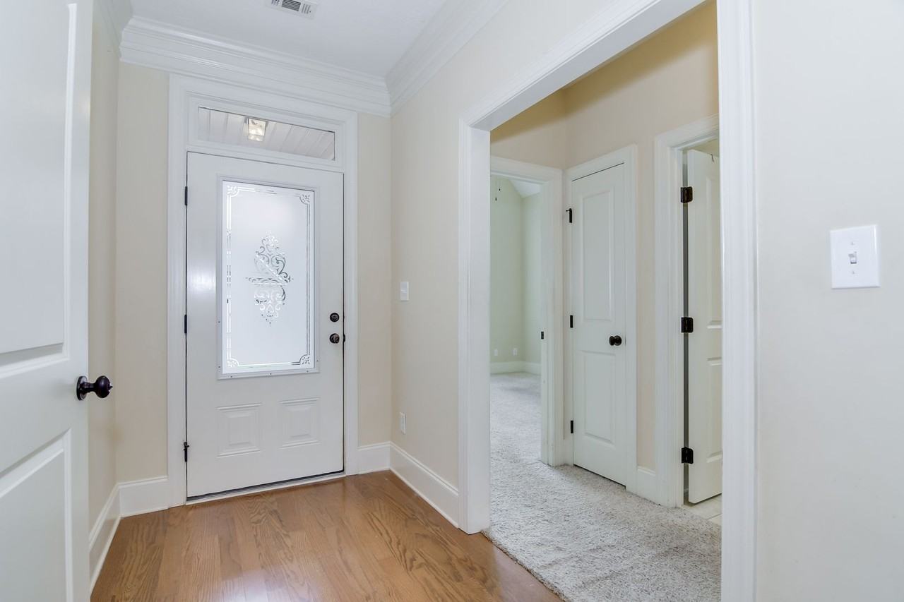 1011 Barrett Dr - Photo 6 of 38