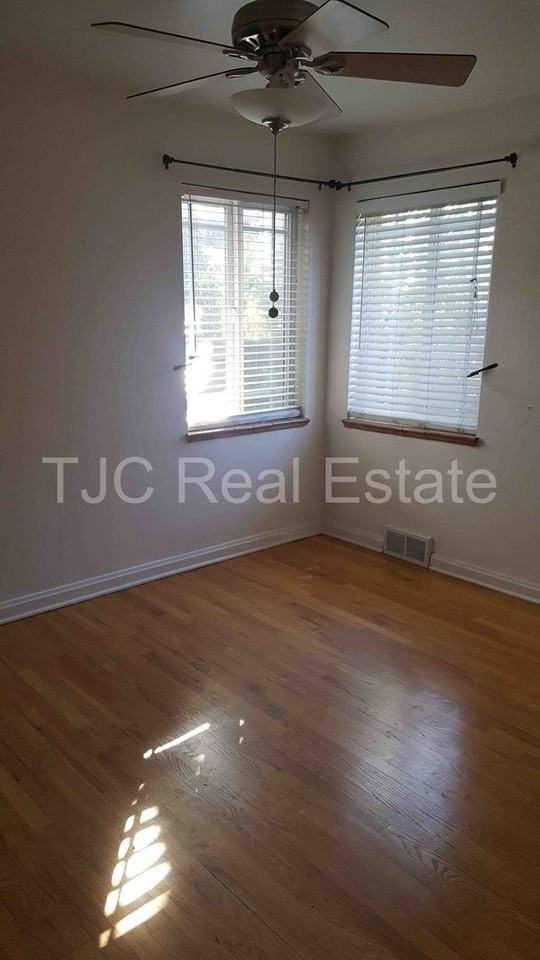 1215 S Jackson St - Photo 3 of 25