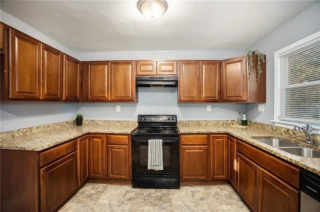 9812 Marsh Ave - Photo 2 of 11