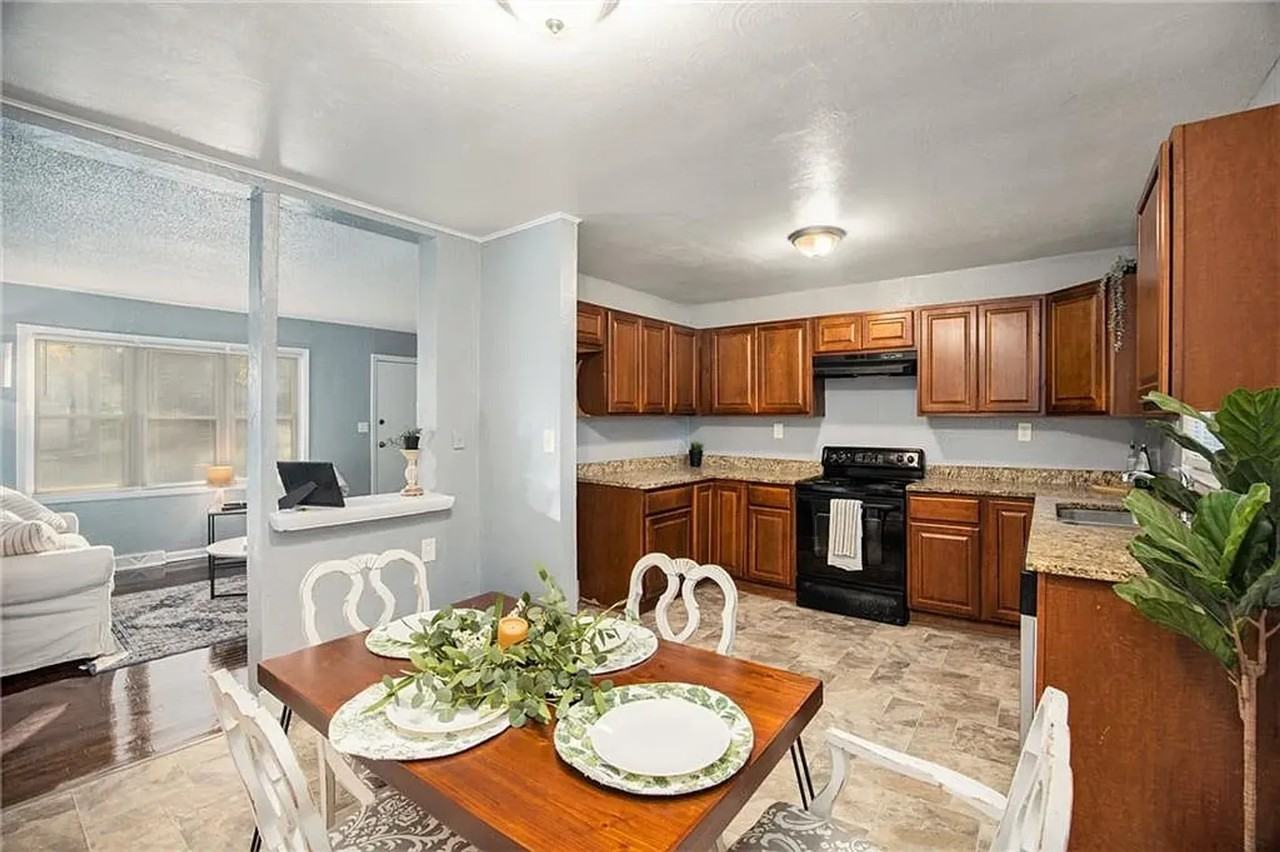 9812 Marsh Ave - Photo 3 of 11