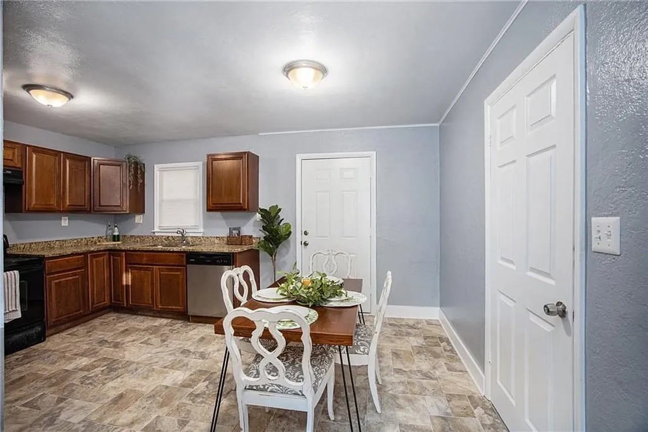 9812 Marsh Ave - Photo 4 of 11