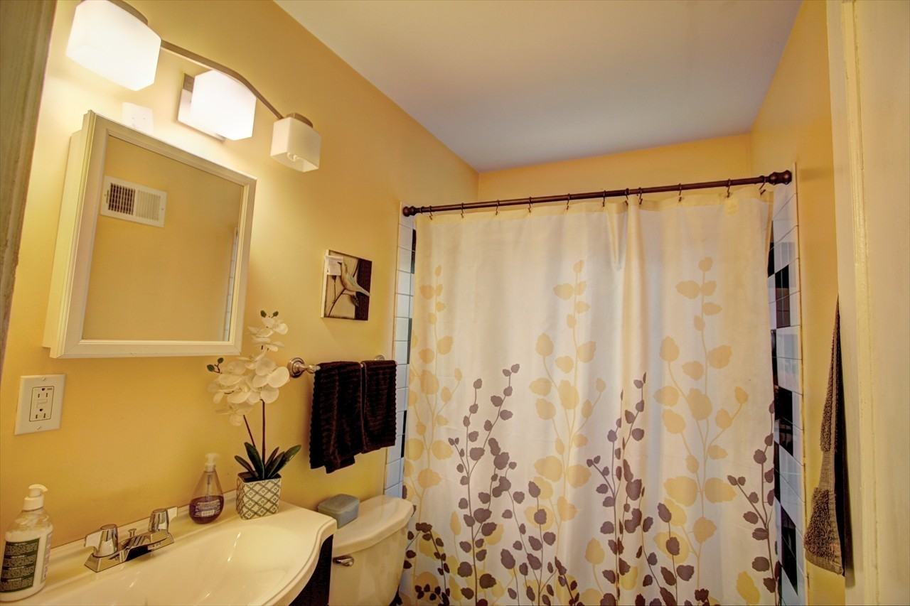 1605 Dexter St - Photo 7 of 8