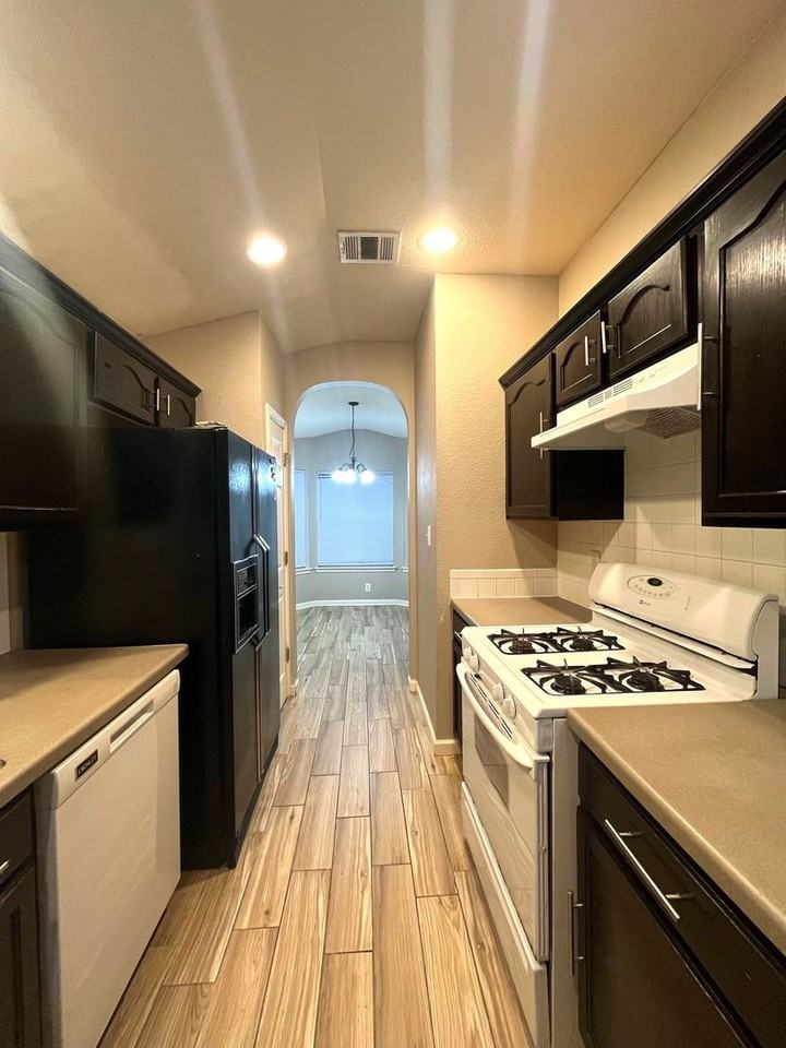 5502 Christina Path - Photo 5 of 19