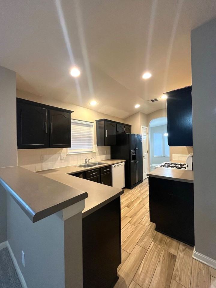 5502 Christina Path - Photo 6 of 19