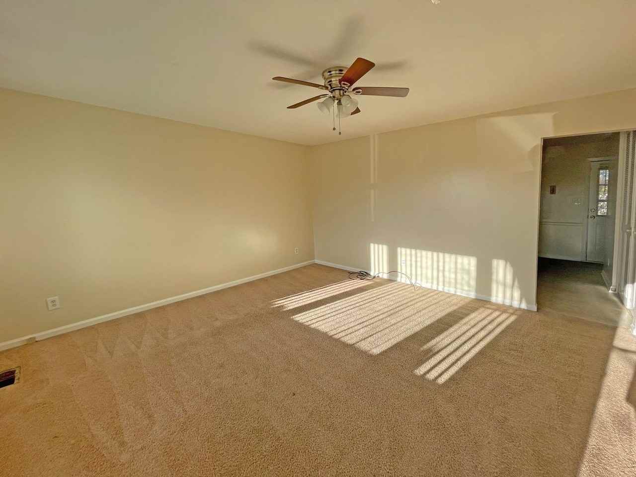 2725 Stetson Ln - Photo 5 of 10