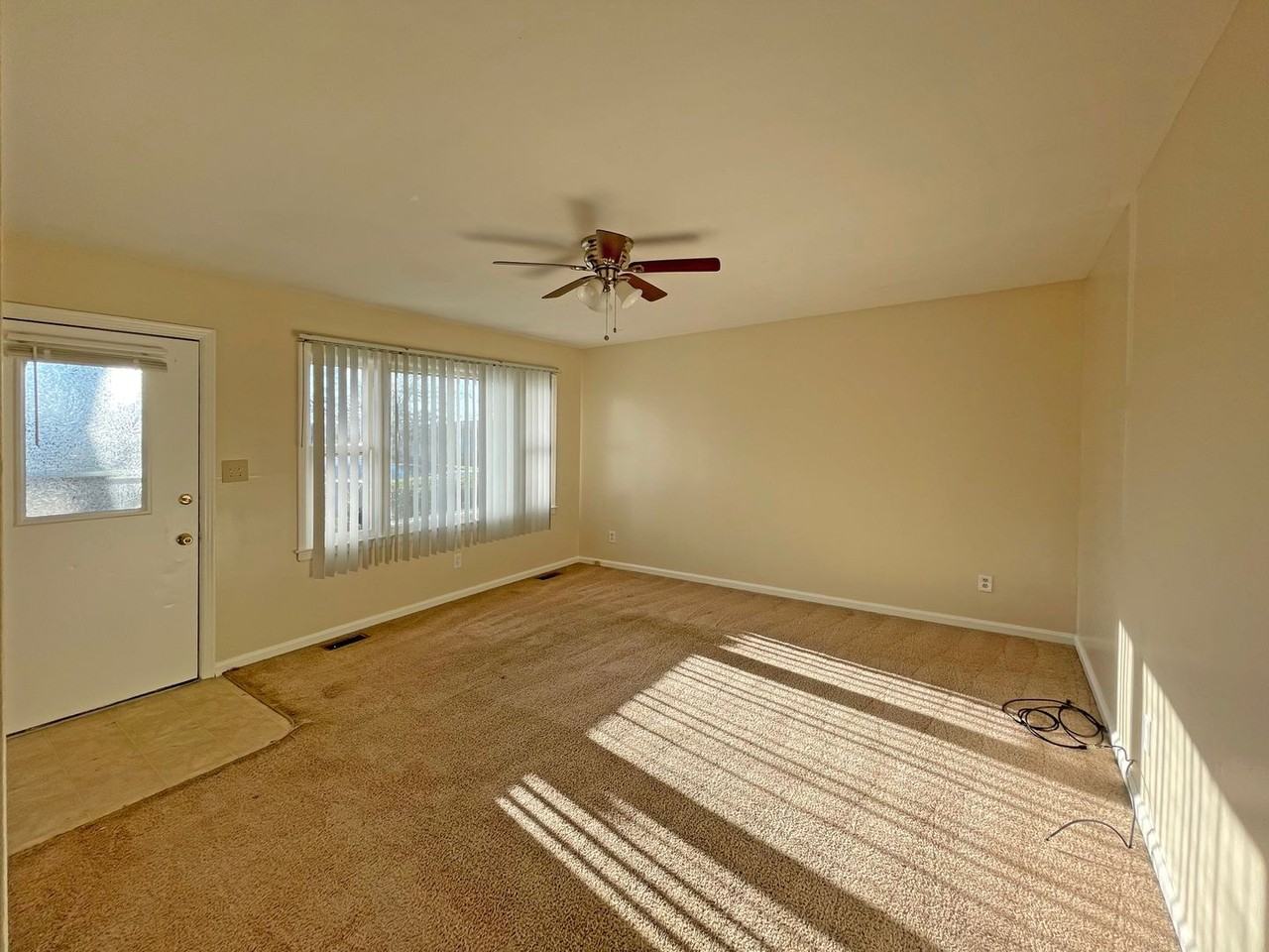 2725 Stetson Ln - Photo 6 of 10