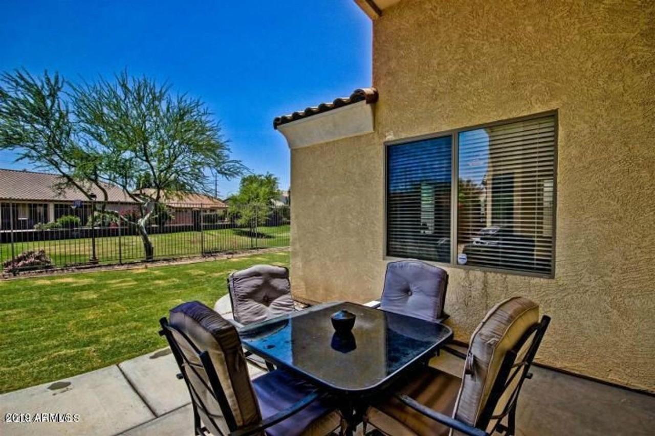 2163 E Redwood Dr - Photo 2 of 8