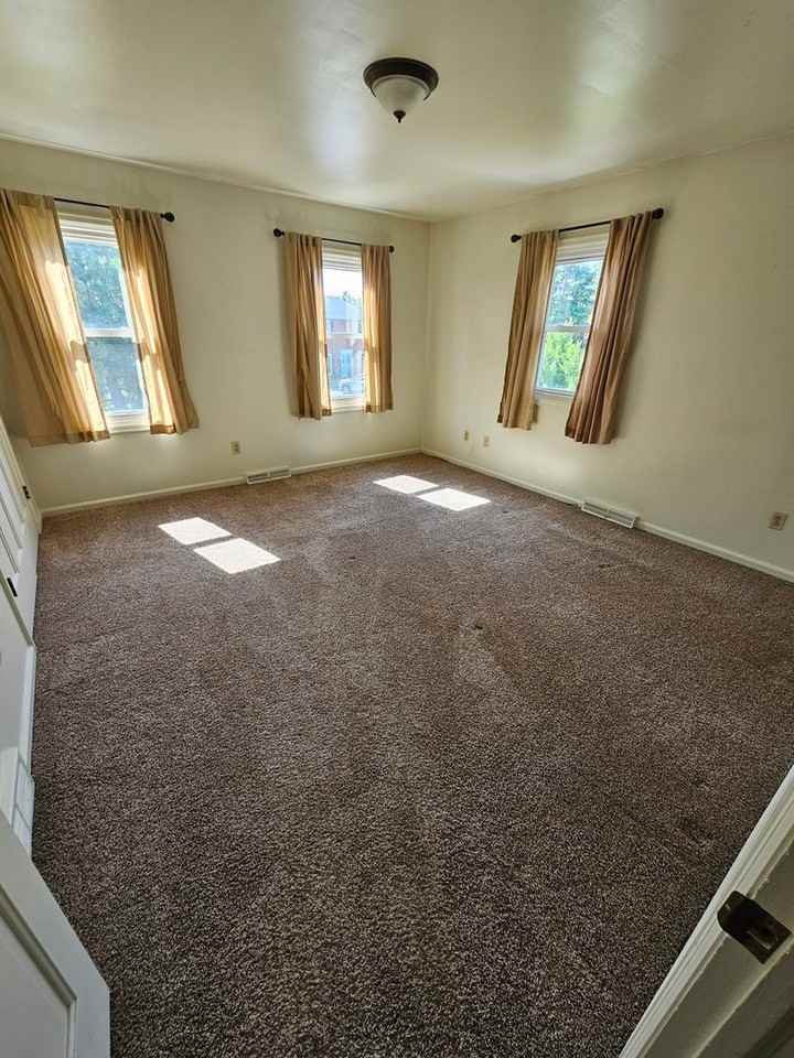 1004 Boone Ct - Photo 4 of 9