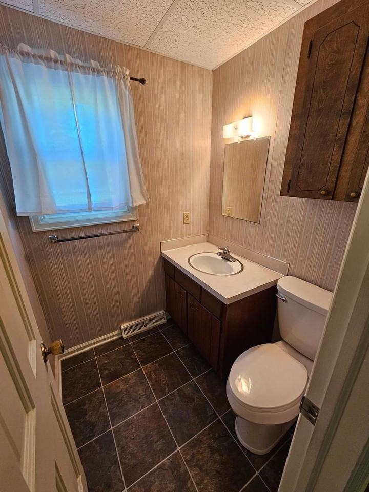 1004 Boone Ct - Photo 7 of 9