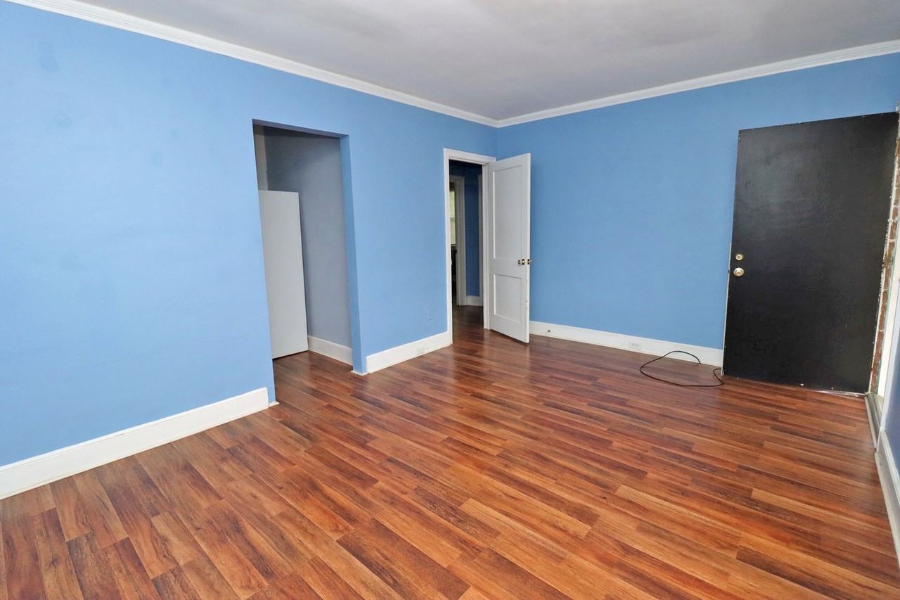 907 Munsen Spring Dr - Photo 3 of 10