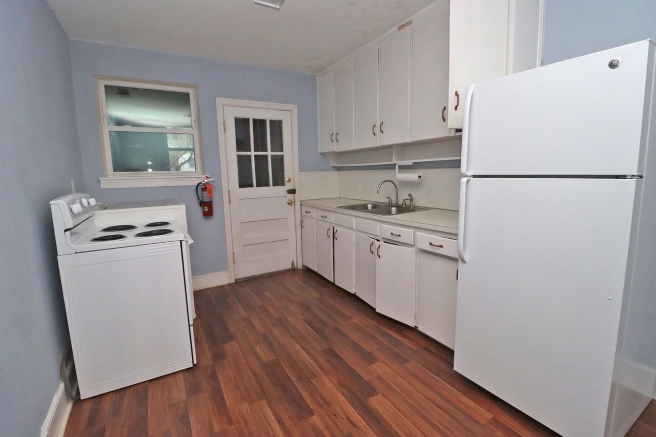 907 Munsen Spring Dr - Photo 4 of 10