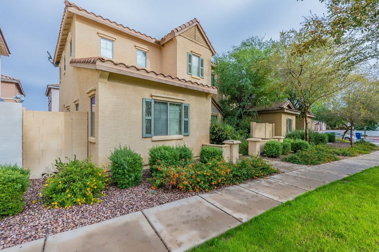 14038 W Country Gables Dr - Photo 3 of 40