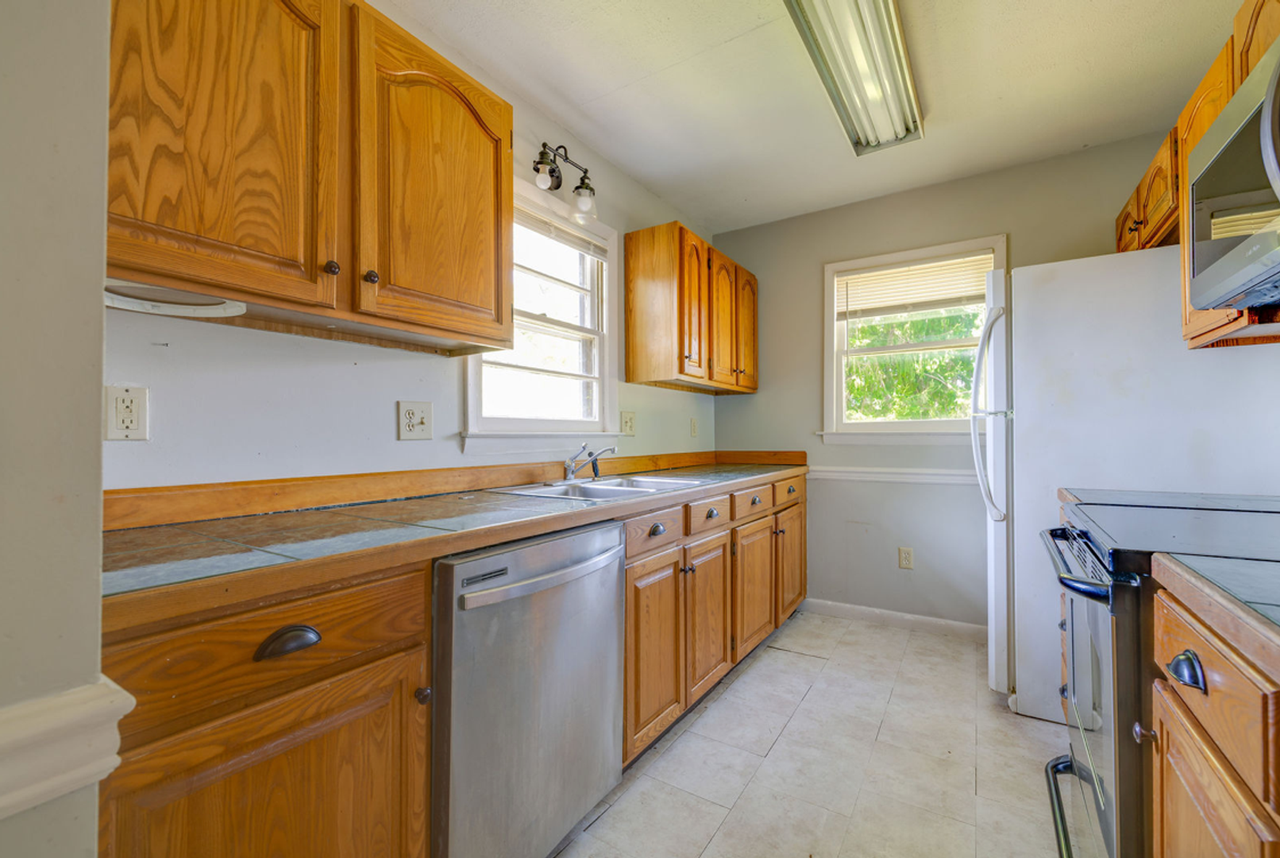 217 Banner St - Photo 6 of 14