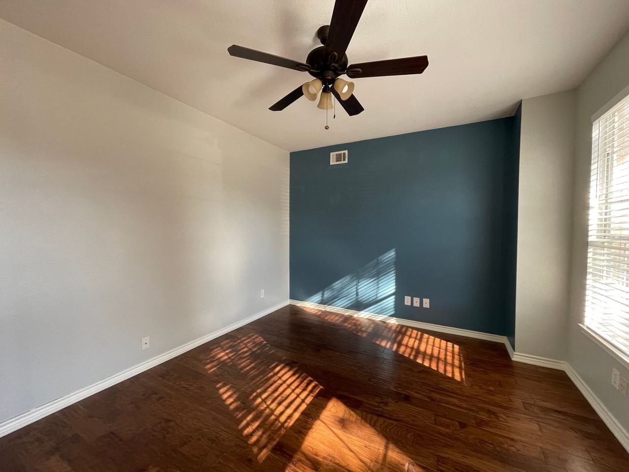 2718 Bordeaux Dr - Photo 5 of 19