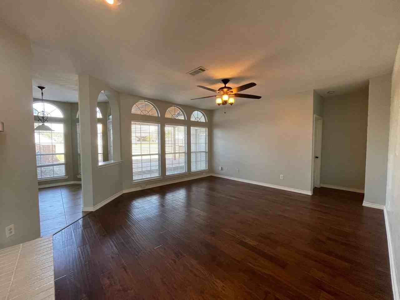 2718 Bordeaux Dr - Photo 6 of 19