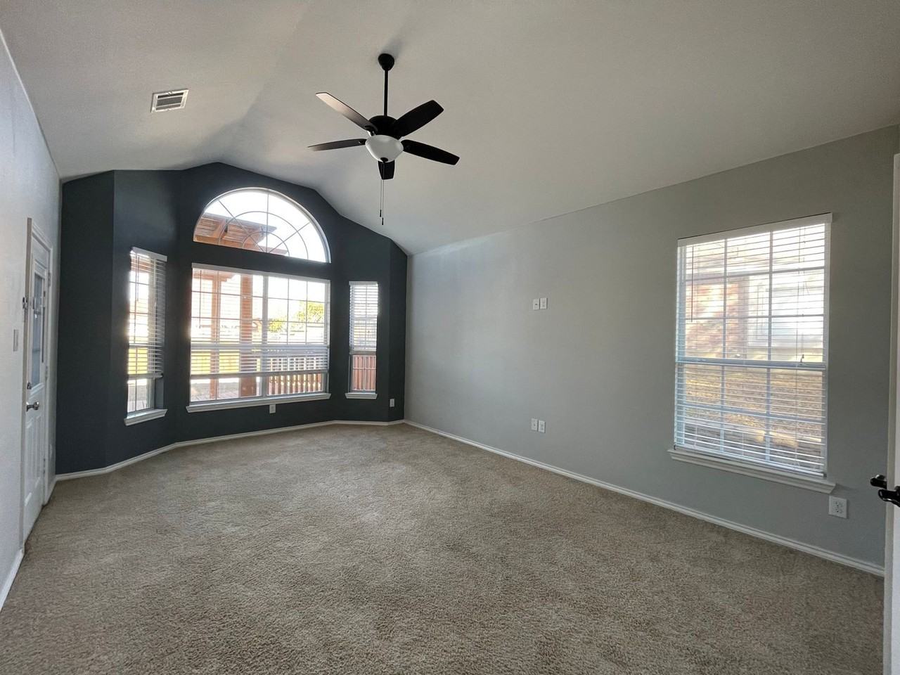 2718 Bordeaux Dr - Photo 7 of 19