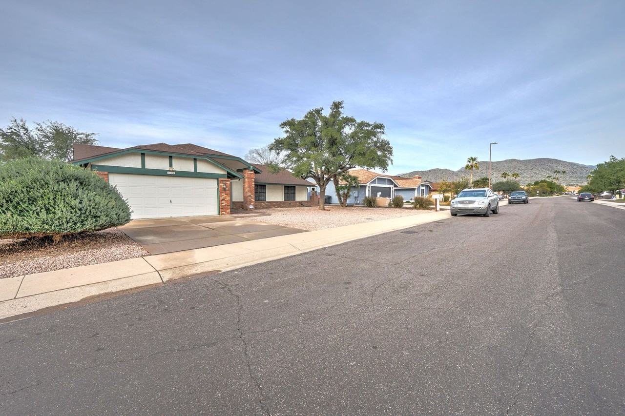 11574 N 109th St - Photo 3 of 32